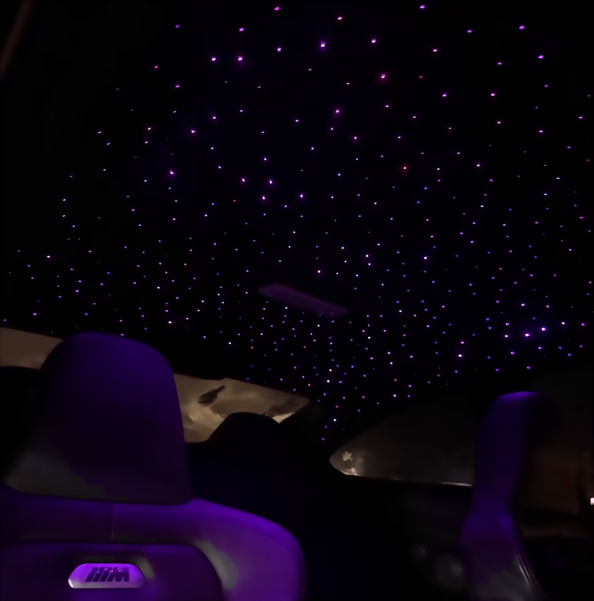 Intérieur BMW M avec ciel étoilé violet Prestige Custom